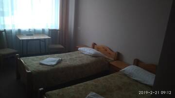 Фото номера Стандартный двухместный номер с 2 отдельными кроватями Отель Hotel Olgas г. Глубокое 2