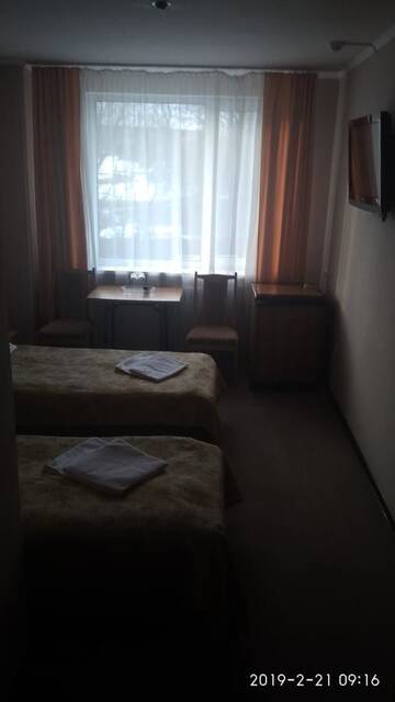 Фото номера Стандартный двухместный номер с 2 отдельными кроватями Отель Hotel Olgas г. Глубокое 3